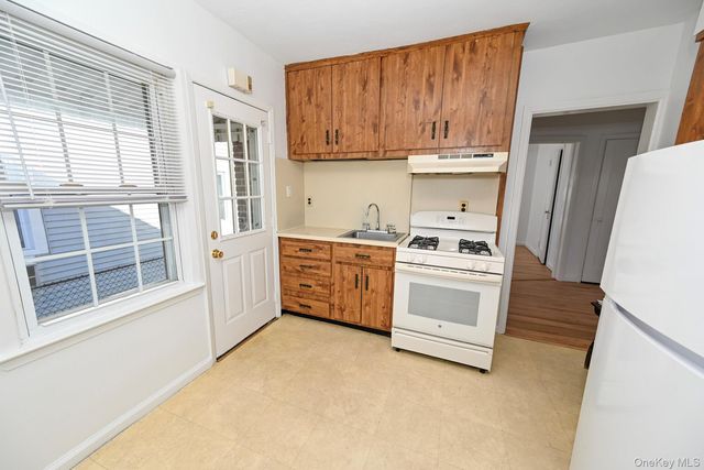 1087 Esther Street, Franklin Square, NY 11010