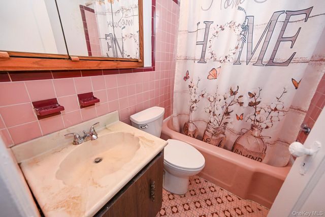 1087 Esther Street, Franklin Square, NY 11010