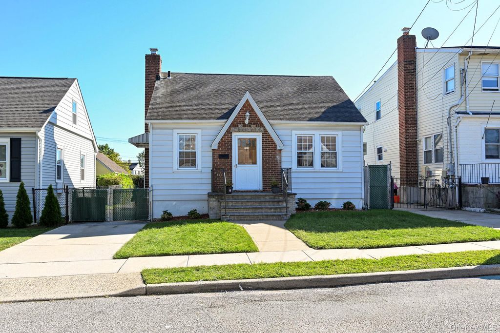 1087 Esther Street, Franklin Square, NY 11010 — exterior