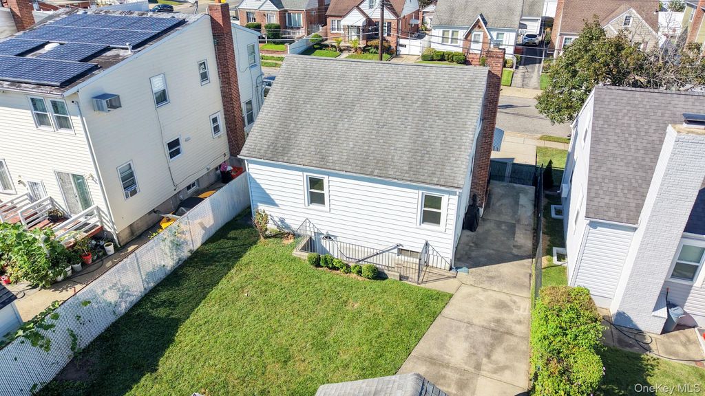 1087 Esther Street, Franklin Square, NY 11010 — photo 3