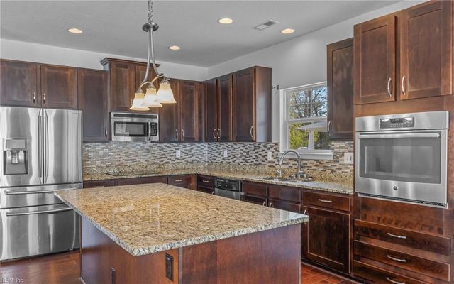 104 Bella DR, Chesapeake, VA 23322