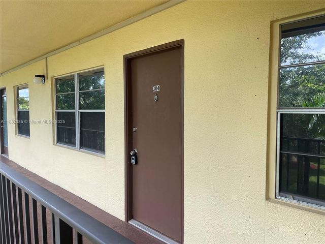 150 SW 134th Way 304R, Pembroke Pines, FL 33027