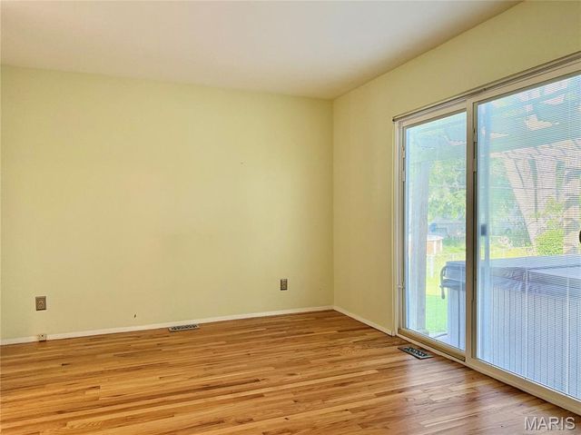 1364 Kingsford Drive, St Louis, MO 63031
