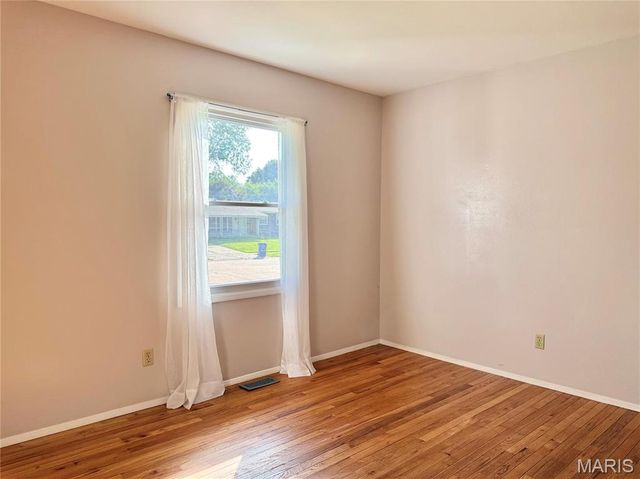 1364 Kingsford Drive, St Louis, MO 63031