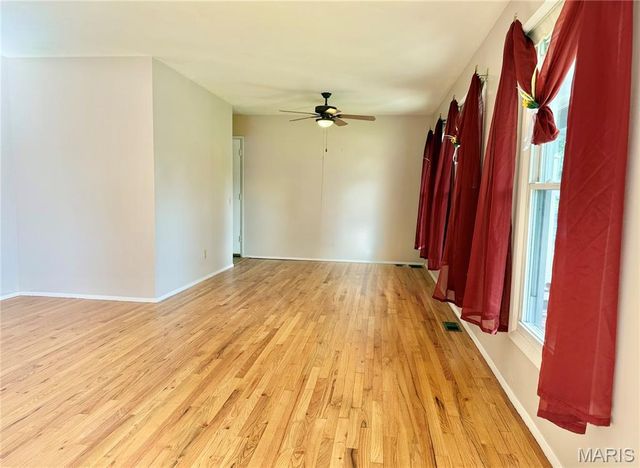 1364 Kingsford Drive, St Louis, MO 63031