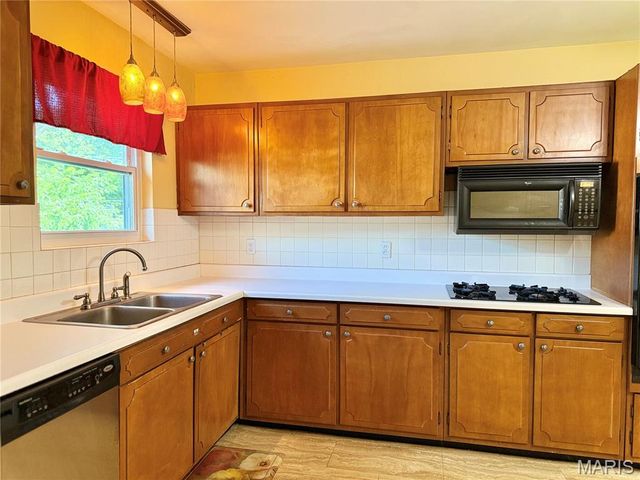 1364 Kingsford Drive, St Louis, MO 63031
