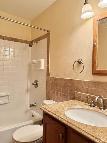 1364 Kingsford Drive, St Louis, MO 63031