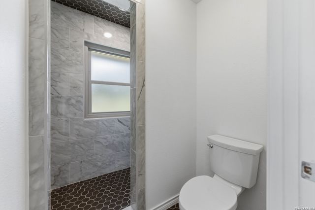 28337 LESLIE PFEIFFER DR, Boerne, TX 78015