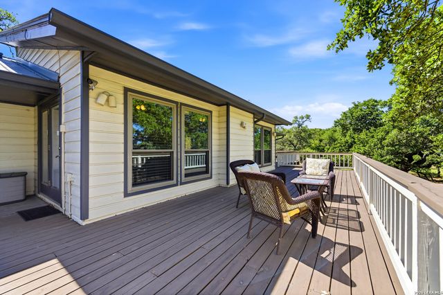 28337 LESLIE PFEIFFER DR, Boerne, TX 78015
