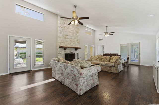 28337 LESLIE PFEIFFER DR, Boerne, TX 78015