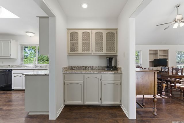28337 LESLIE PFEIFFER DR, Boerne, TX 78015
