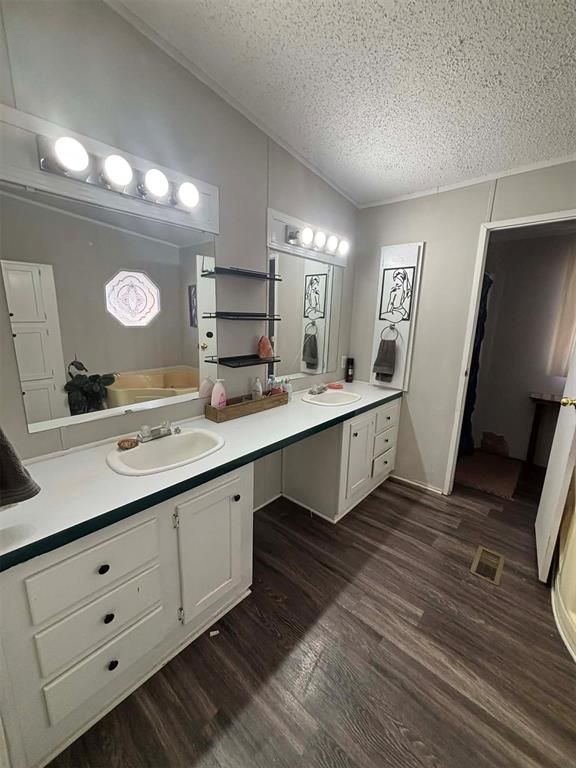 Image 16 of property listing at 809 N Electra Street, Sayre, OK 73662