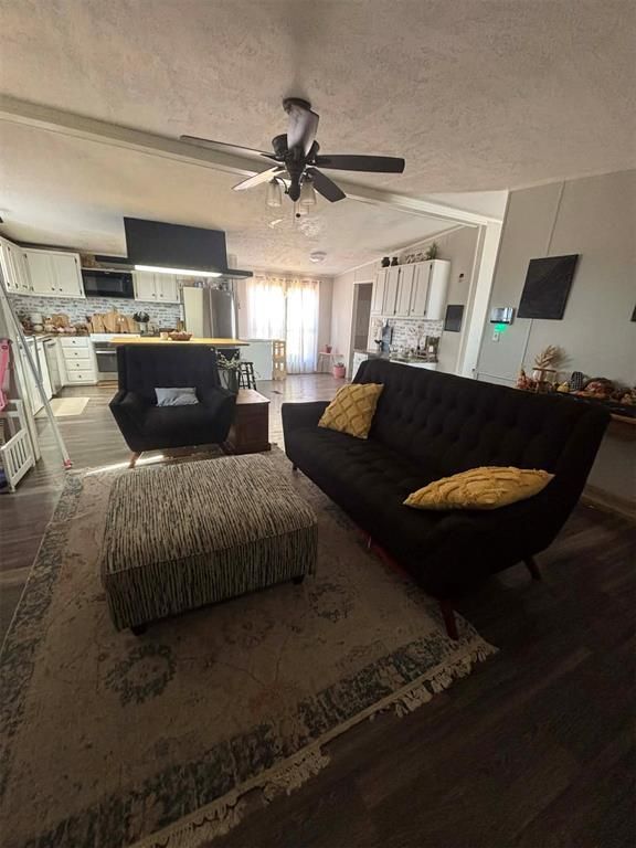 Image 6 of property listing at 809 N Electra Street, Sayre, OK 73662
