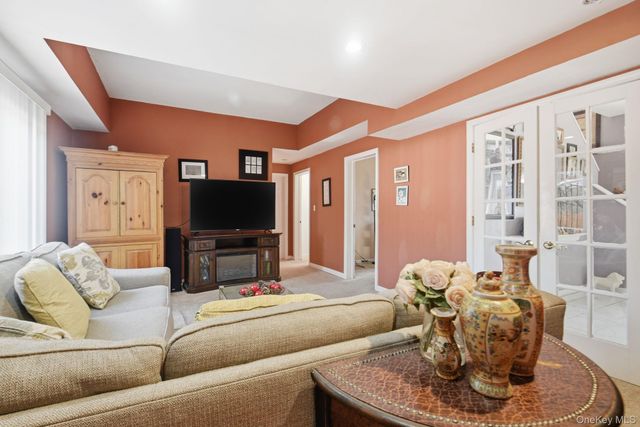 25 Degarmo Road, Poughkeepsie, NY 12603