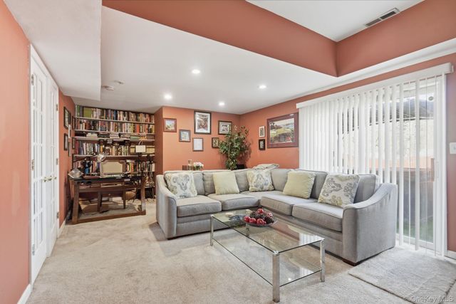 25 Degarmo Road, Poughkeepsie, NY 12603