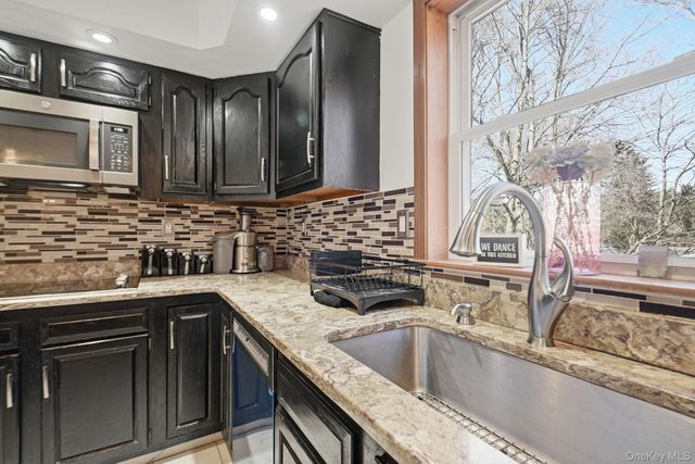 25 Degarmo Road, Poughkeepsie, NY 12603