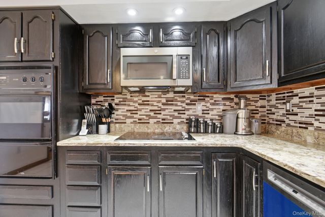 25 Degarmo Road, Poughkeepsie, NY 12603