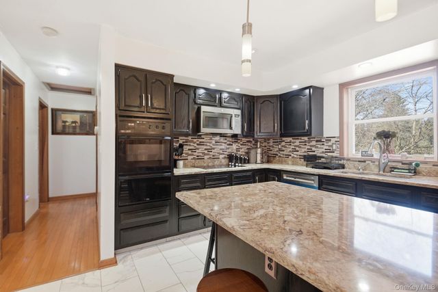 25 Degarmo Road, Poughkeepsie, NY 12603