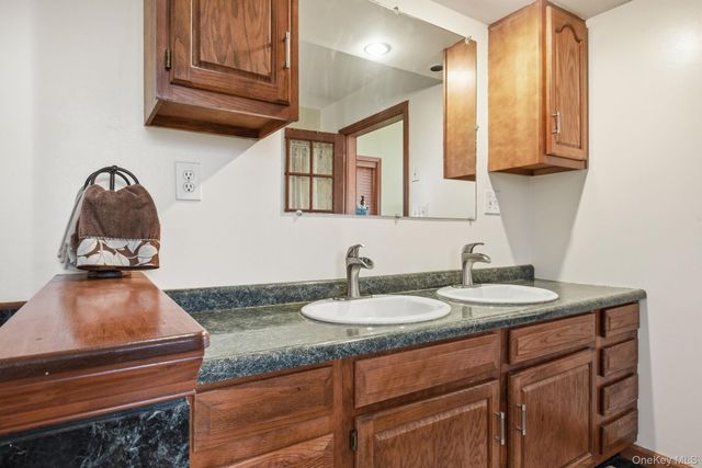 25 Degarmo Road, Poughkeepsie, NY 12603