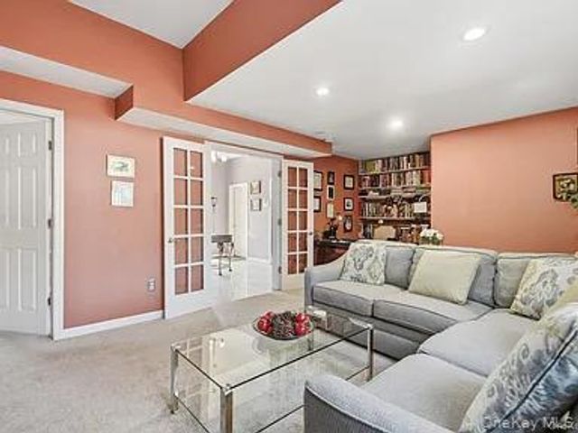 25 Degarmo Road, Poughkeepsie, NY 12603