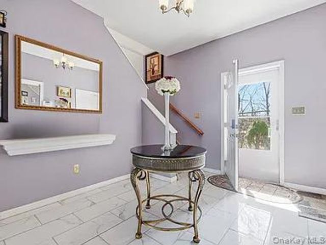 25 Degarmo Road, Poughkeepsie, NY 12603