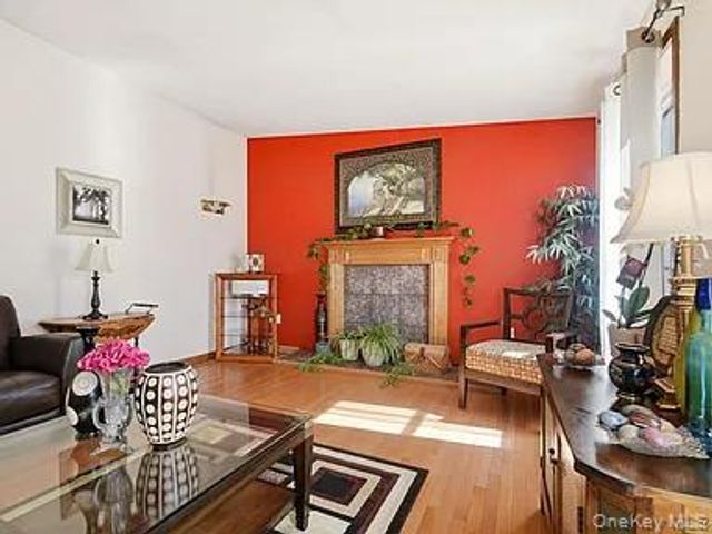 25 Degarmo Road, Poughkeepsie, NY 12603