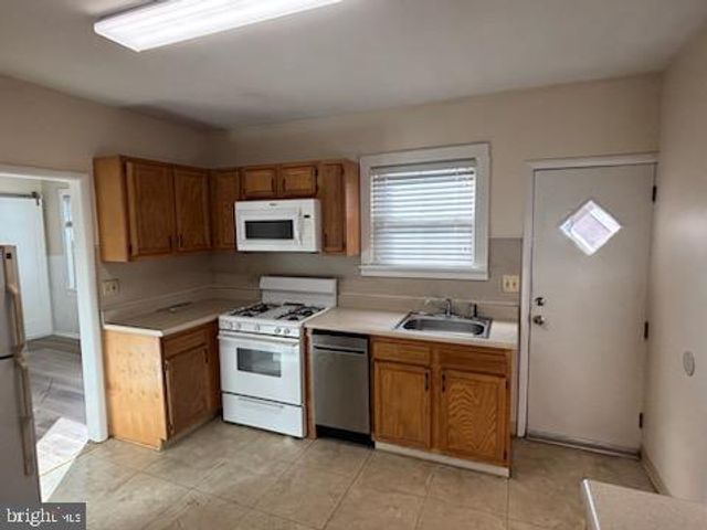 1917 W HIGH ST, Haddon Heights, NJ 08035