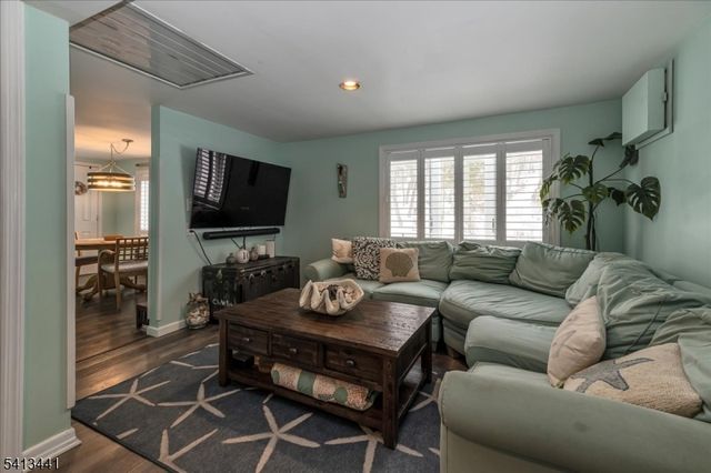 87 Fairlawn Dr, West Milford Twp., NJ 07421