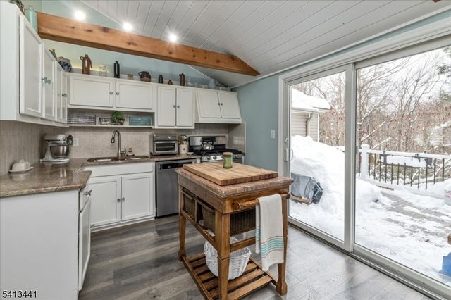 87 Fairlawn Dr, West Milford Twp., NJ 07421