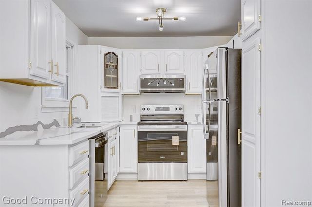 25855 Mackinac Street, Roseville, MI 48066