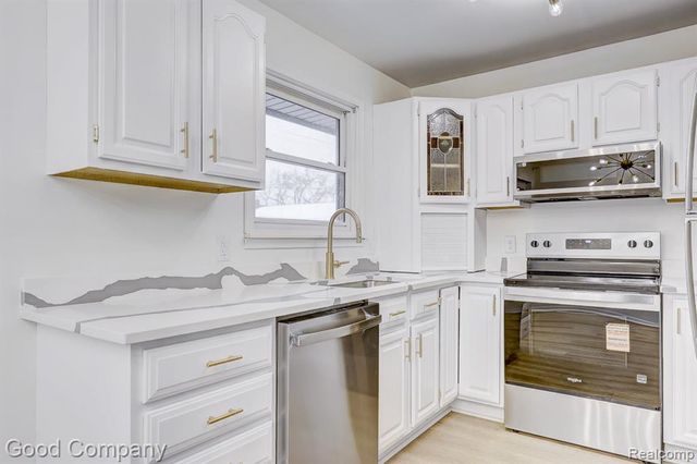 25855 Mackinac Street, Roseville, MI 48066