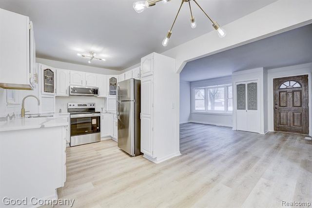 25855 Mackinac Street, Roseville, MI 48066