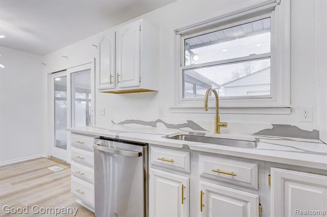 25855 Mackinac Street, Roseville, MI 48066