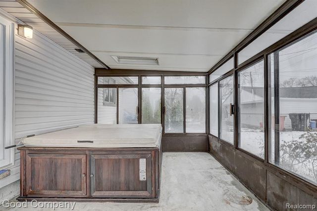 25855 Mackinac Street, Roseville, MI 48066