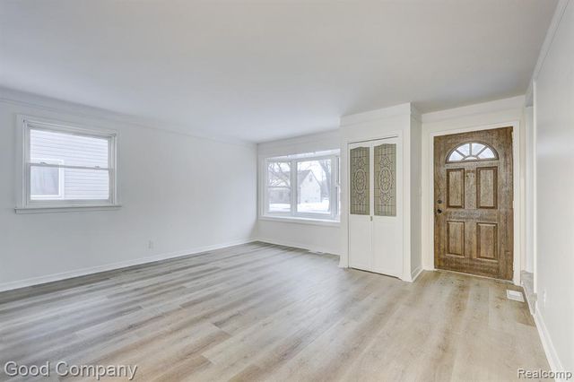 25855 Mackinac Street, Roseville, MI 48066