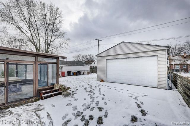 25855 Mackinac Street, Roseville, MI 48066