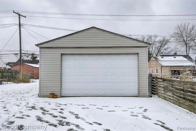 25855 Mackinac Street, Roseville, MI 48066