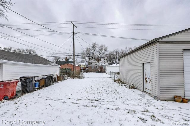 25855 Mackinac Street, Roseville, MI 48066