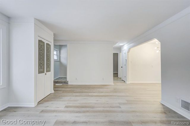 25855 Mackinac Street, Roseville, MI 48066