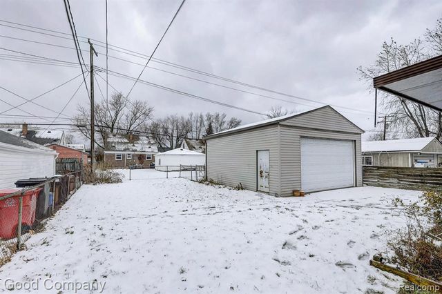 25855 Mackinac Street, Roseville, MI 48066