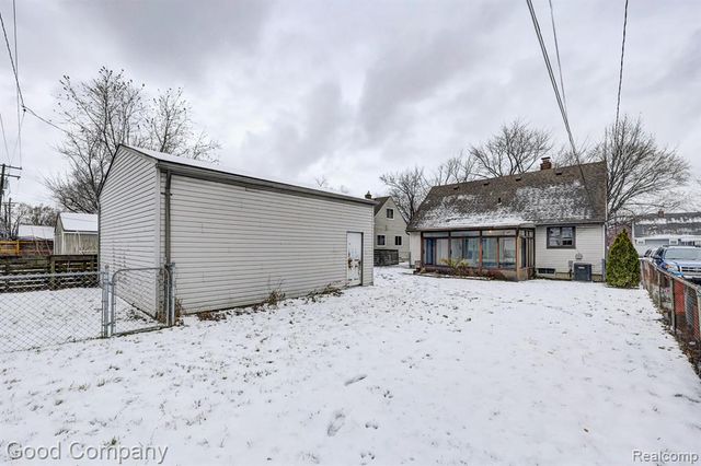 25855 Mackinac Street, Roseville, MI 48066