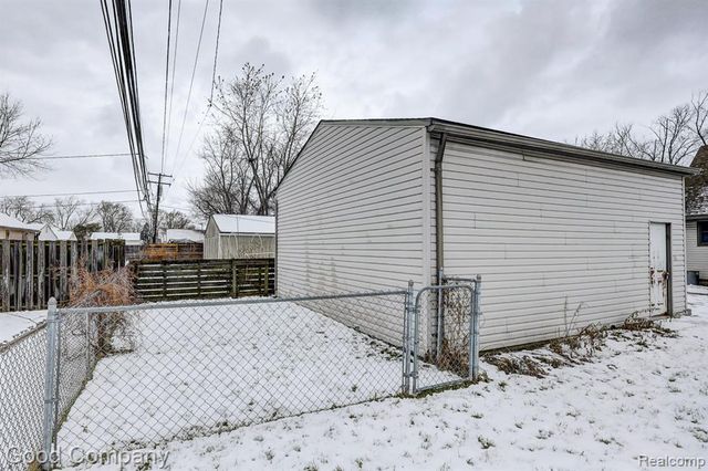 25855 Mackinac Street, Roseville, MI 48066