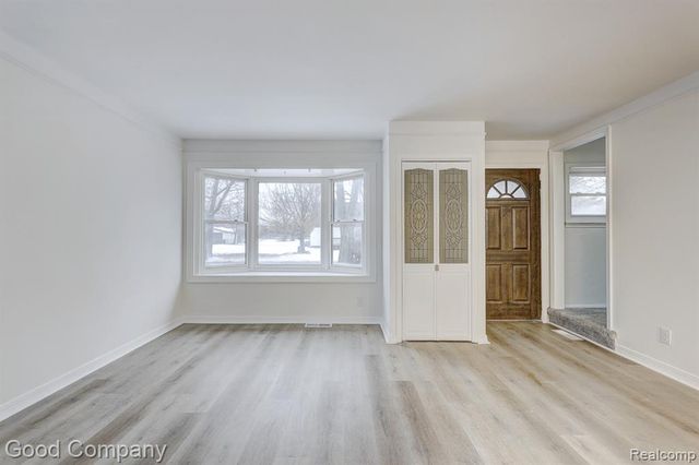 25855 Mackinac Street, Roseville, MI 48066