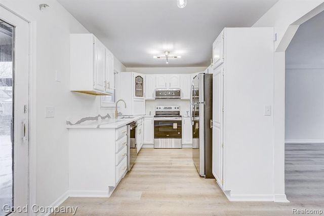 25855 Mackinac Street, Roseville, MI 48066