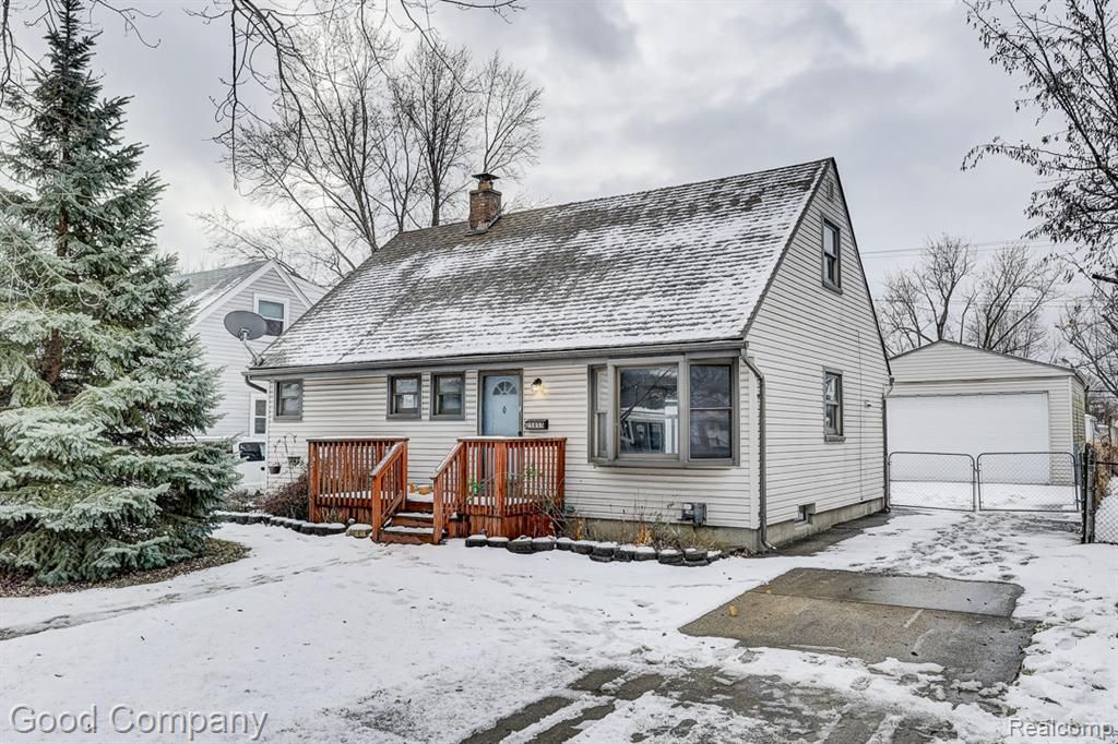 25855 Mackinac Street, Roseville, MI 48066