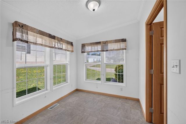 668 Woodlawn Rd, Chardon, OH 44024