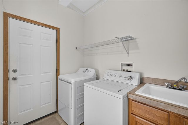 668 Woodlawn Rd, Chardon, OH 44024