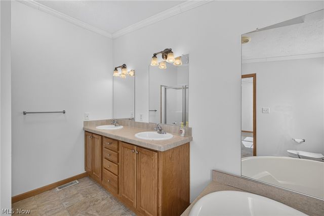 668 Woodlawn Rd, Chardon, OH 44024