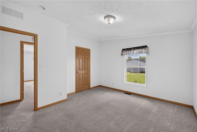 668 Woodlawn Rd, Chardon, OH 44024
