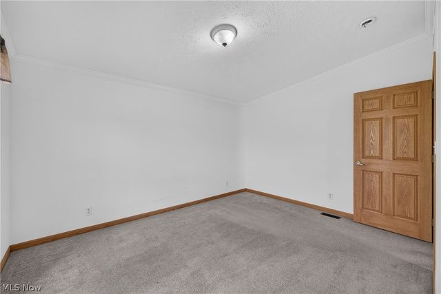 668 Woodlawn Rd, Chardon, OH 44024